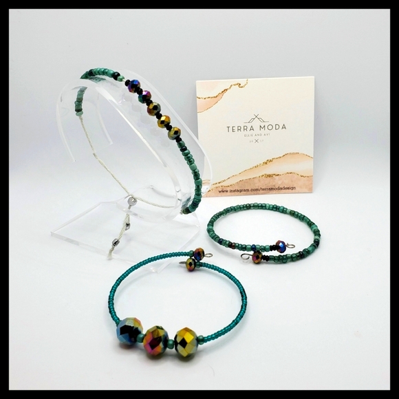 Beautiful Sea Green Glass Bead Trio of Bracelets - Picture 7 of 8